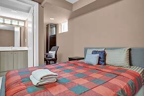 Stylish Mississauga Lower Unit BBQ Yard Paradise
