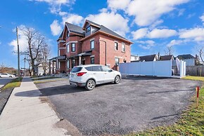 Tranquil 2BR Triplex in the Heart of Shelburne