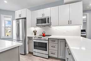 Tranquil 2BR Triplex in the Heart of Shelburne