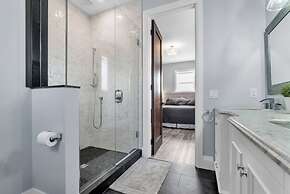 Tranquil 2BR Triplex in the Heart of Shelburne