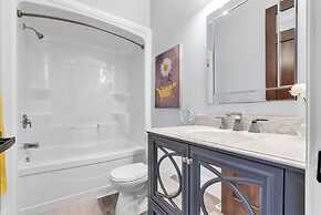 Tranquil 2BR Triplex in the Heart of Shelburne