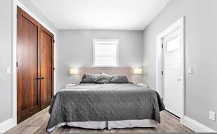 Tranquil 2BR Triplex in the Heart of Shelburne