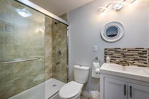 Serenity by the Falls Modern 2 Bedroom Hideaway