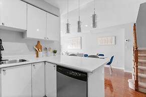 Contemporary 3BR Townhouse in Ajax Cozy Central