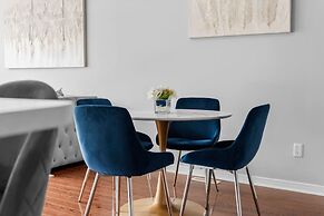 Contemporary 3BR Townhouse in Ajax Cozy Central