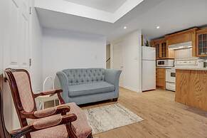 Comfortable Whitby 2 Bedroom Lower Suite