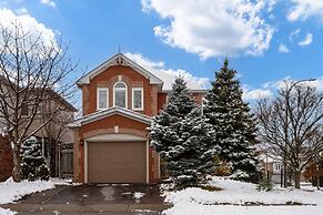 Comfortable Whitby 2 Bedroom Lower Suite