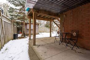 Comfortable Whitby 2 Bedroom Lower Suite