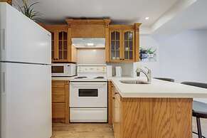 Comfortable Whitby 2 Bedroom Lower Suite