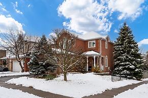 Comfortable Whitby 2 Bedroom Lower Suite