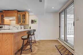 Comfortable Whitby 2 Bedroom Lower Suite