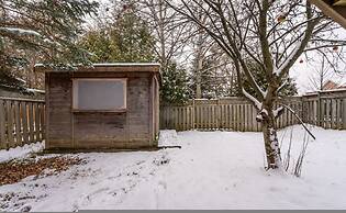 Comfortable Whitby 2 Bedroom Lower Suite