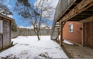 Comfortable Whitby 2 Bedroom Lower Suite