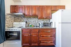 Modern 1BR Getaway Walk to Niagara Falls