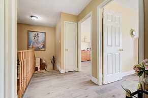 Brampton Retreat Quiet 2BR Residential Area