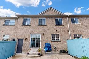 Brampton Retreat Quiet 2BR Residential Area