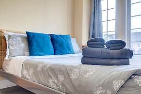 Brampton Retreat Quiet 2BR Residential Area