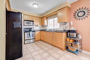 Brampton Retreat Quiet 2BR Residential Area