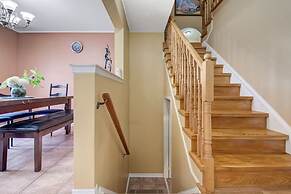 Brampton Retreat Quiet 2BR Residential Area