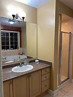 Brampton Retreat Quiet 2BR Residential Area