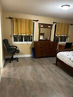 Brampton Retreat Quiet 2BR Residential Area