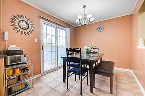 Brampton Retreat Quiet 2BR Residential Area