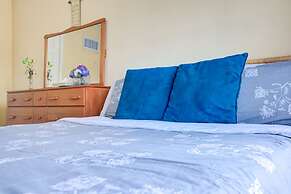 Brampton Retreat Quiet 2BR Residential Area