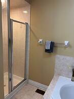 Brampton Retreat Quiet 2BR Residential Area