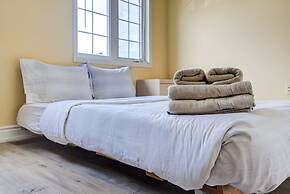 Brampton Retreat Quiet 2BR Residential Area