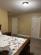 Brampton Retreat Quiet 2BR Residential Area