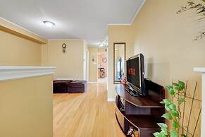 Brampton Retreat Quiet 2BR Residential Area