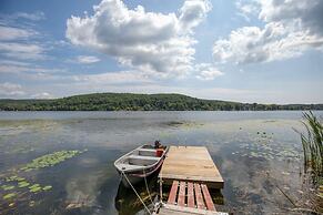 Waterfront Cottage w Swim Spa BBQ Close to Skiing