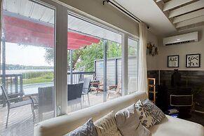 Waterfront Cottage w Swim Spa BBQ Close to Skiing