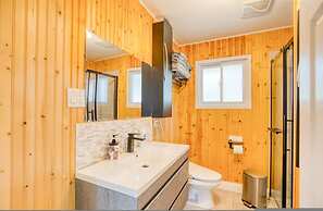 Waterfront Cottage w Swim Spa BBQ Close to Skiing