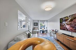 Spacious Whitby Haven 3BR Home Parking