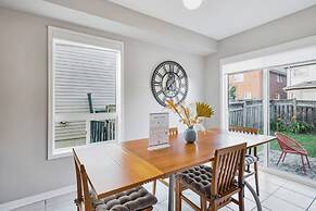 Spacious Whitby Haven 3BR Home Parking