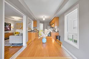 Spacious Whitby Haven 3BR Home Parking