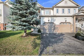 Spacious Whitby Haven 3BR Home Parking