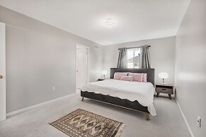 Spacious Whitby Haven 3BR Home Parking