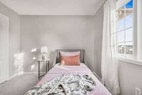 Spacious Whitby Haven 3BR Home Parking