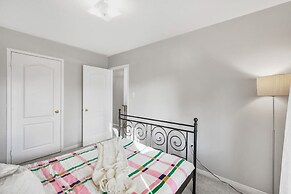 Spacious Whitby Haven 3BR Home Parking