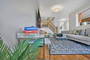 Spacious Whitby Haven 3BR Home Parking