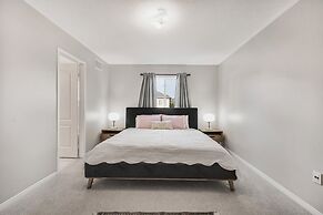 Spacious Whitby Haven 3BR Home Parking