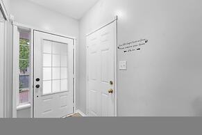 Chic 2BR House Newly Renovated Central Spot