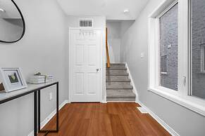 Chic 2BR House Newly Renovated Central Spot