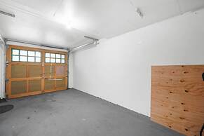 Chic 2BR House Newly Renovated Central Spot