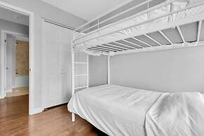 Cozy 3BR Home Parking Near Kitchener Attractions