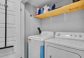 Cozy 3BR Home Parking Near Kitchener Attractions