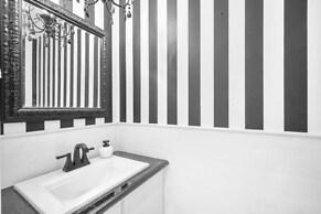 Stylish 3BR Whitby Home in Prime Location