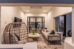 The Casa Del Sol Experience - Old Town Villa